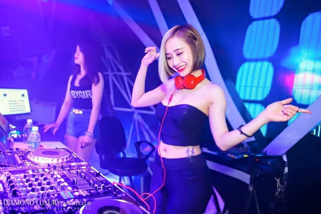 Chân dung chồng nghèo “bán nhà phố cổ” của DJ sexy nhất nhì HN ảnh 3 Chân dung chồng nghèo “bán nhà phố cổ” của DJ sexy nhất nhì HN ảnh 3