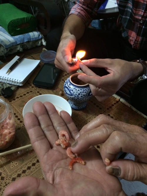 Người tiêu dùng mua phải tôm nghi làm từ nhựa, cao su - Ảnh 2 Người tiêu dùng mua phải tôm nghi làm từ nhựa, cao su - Ảnh 2