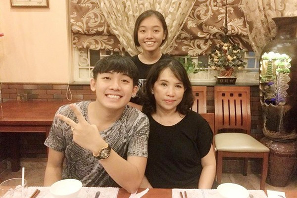 Kỷ niệm đáng nhớ bên mẹ của dàn hot boy Việt