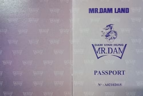 Đàm Vĩnh Hưng tung thiệp mời sinh nhật ‘độc’ là cuốn hộ chiếu - Ảnh 2