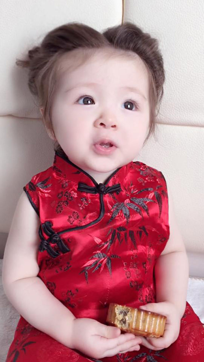 Mẹ con Elly Trần rạng rỡ đón Trung thu ảnh 2 Mẹ con Elly Trần rạng rỡ đón Trung thu ảnh 2