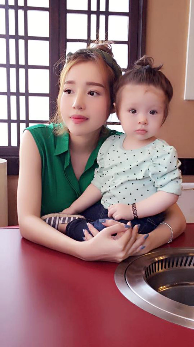 Mẹ con Elly Trần rạng rỡ đón Trung thu ảnh 22 Mẹ con Elly Trần rạng rỡ đón Trung thu ảnh 22