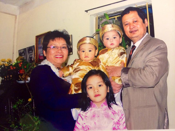 Ca sĩ Bông Mai: “Ba mẹ tôi hay cãi nhau nhưng không thể xa quá 3 ngày”