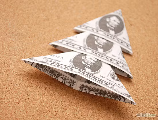 Những tờ tiền gấp thành hình tam giác và câu chuyện về tình yêu