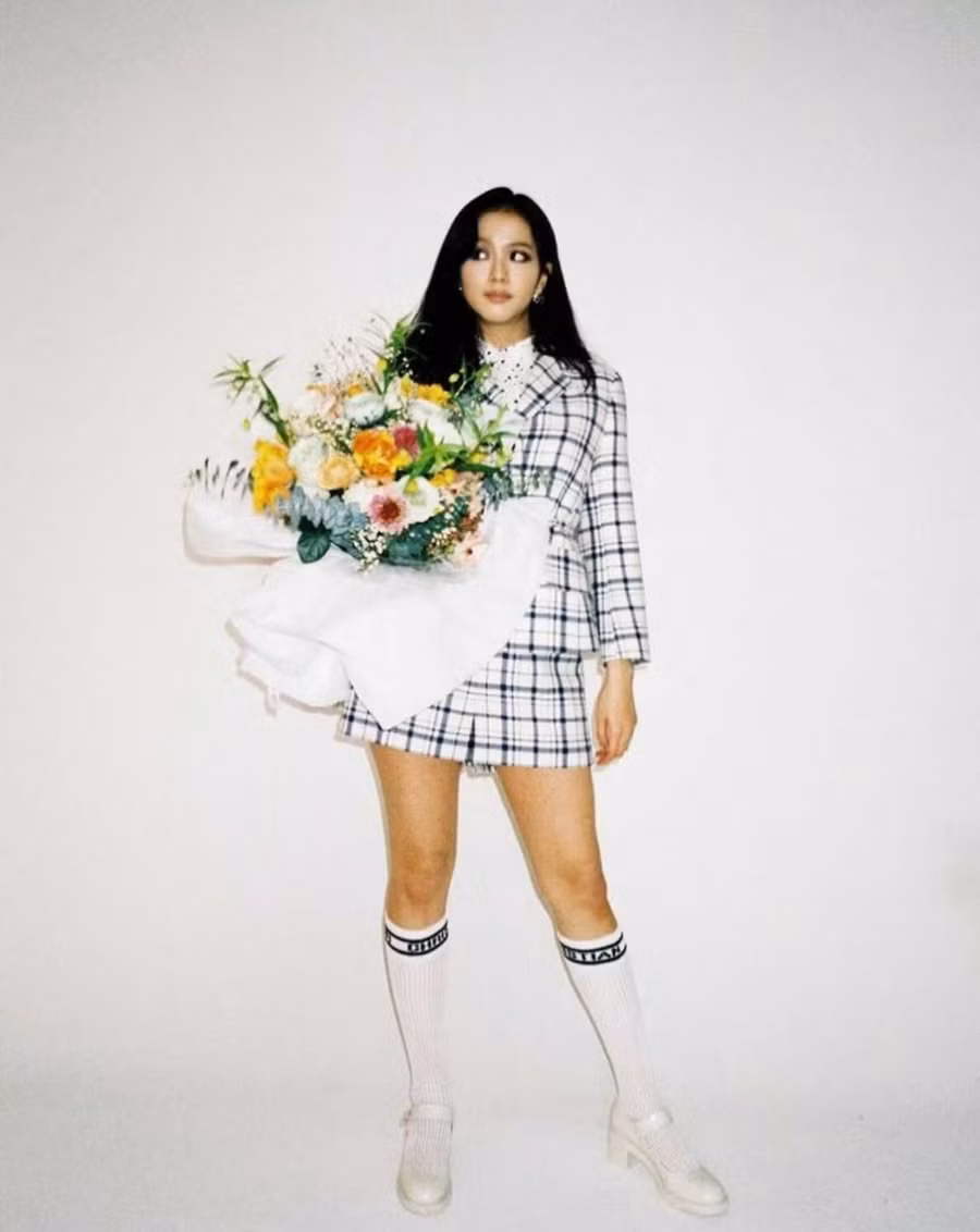 Có lẽ Dior không thể chọn một người phù hợp hơn Jisoo để làm đại sứ toàn cầu của họ!