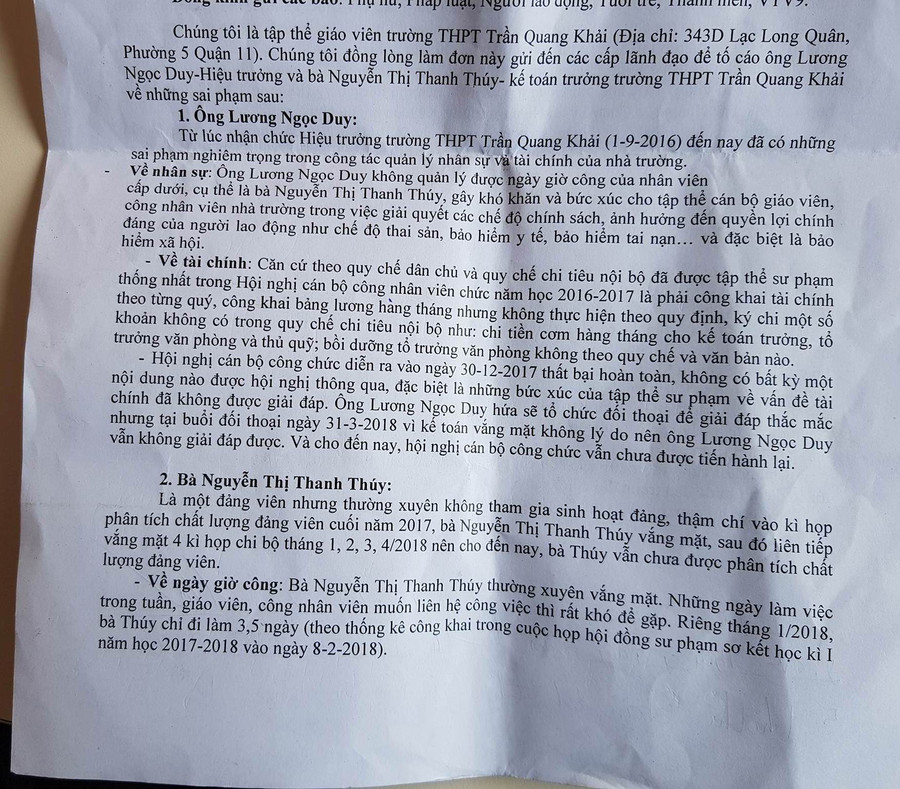 Ảnh chụp đơn tố cáo của tập thể giáo viên nhà trường