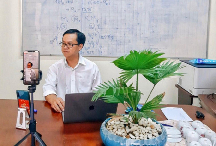 Giờ dạy online tại Trường THPT Trần Đại Nghĩa (TP Cần Thơ). Giờ dạy online tại Trường THPT Trần Đại Nghĩa (TP Cần Thơ).