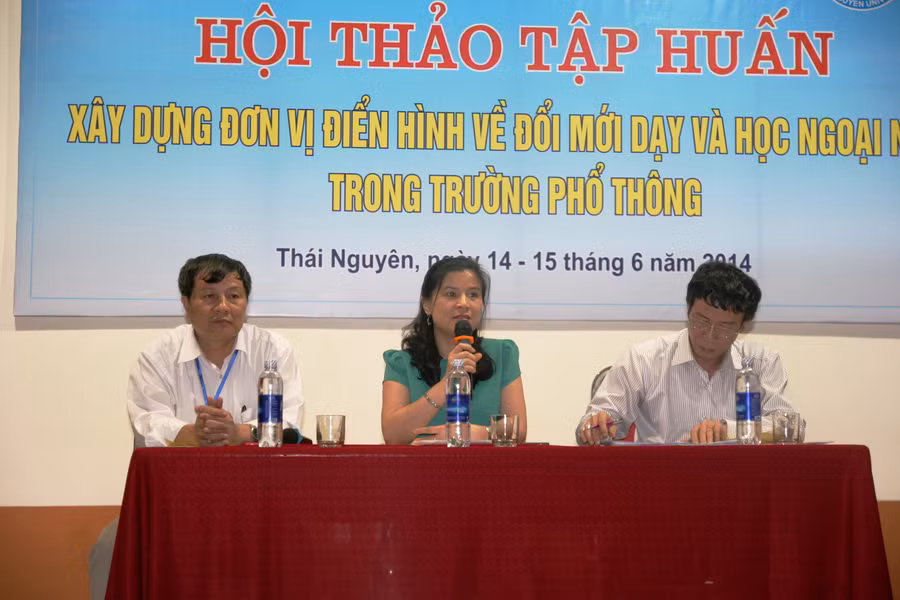 TS Vũ Thị Tú Anh giải đáp vướng mắc cho các đại biểu tại Hội thảo