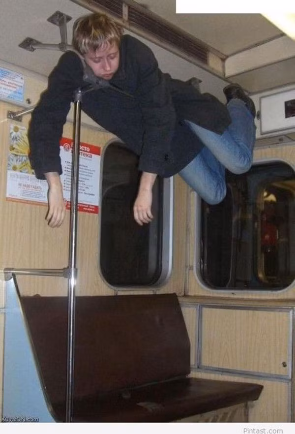 Những tư thế ngủ của người say rượu ảnh 21