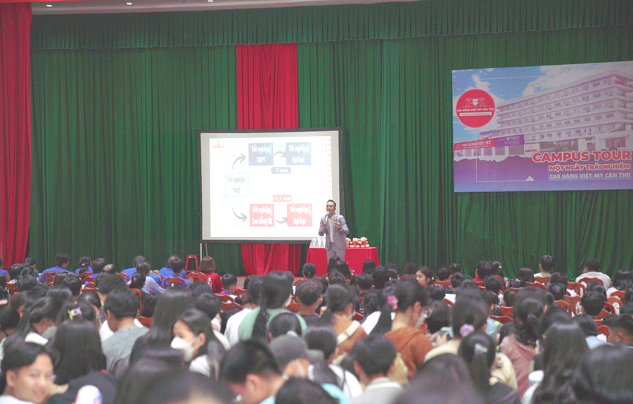 Workshop: “Thành tựu tuổi 19 - Hướng đi khác biệt tại Cao đẳng Việt Mỹ Cần Thơ”.