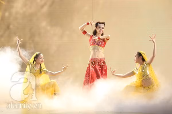 Khánh Thi bước nhảy hoàn vũ