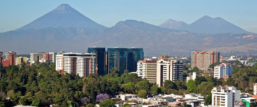 Thành phố Guatemala, Guatemala: Sự kết hợp hoàn hảo giữa cổ điển và hiện đại, khung cảnh thiên nhiên hùng vĩ và những di tích cổ của người Maya đem lại cho Guatemala một sức hấp dẫn đặc biệt. Tuy nhiên, khi đến thành phố Guatemala, bạn cần chú ý tới tư trang của mình, do tỷ lệ trộm vặt ở đây khá cao. Du khách nên giữ tỉnh táo, không nên uống say do dễ trở thành mục tiêu của những kẻ móc túi hay cướp giật. Ảnh: Anywhereguatemala. Thành phố Guatemala, Guatemala: Sự kết hợp hoàn hảo giữa cổ điển và hiện đại, khung cảnh thiên nhiên hùng vĩ và những di tích cổ của người Maya đem lại cho Guatemala một sức hấp dẫn đặc biệt. Tuy nhiên, khi đến thành phố Guatemala, bạn cần chú ý tới tư trang của mình, do tỷ lệ trộm vặt ở đây khá cao. Du khách nên giữ tỉnh táo, không nên uống say do dễ trở thành mục tiêu của những kẻ móc túi hay cướp giật. Ảnh: Anywhereguatemala.