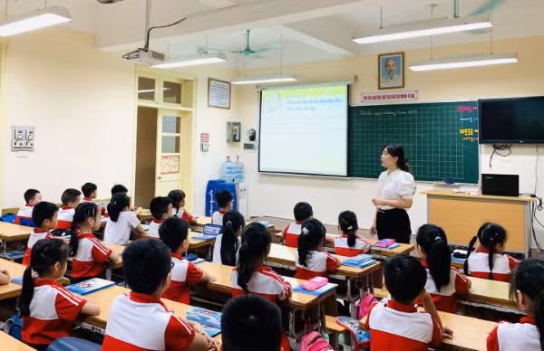 Một tiết học trải nghiệm của học sinh Trường Tiểu học Tràng An (Hoàn Kiếm, Hà Nội).