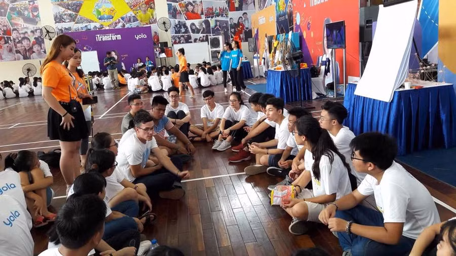 Học sinh Lômônôxốp trải nghiệm tại trại hè quốc tế