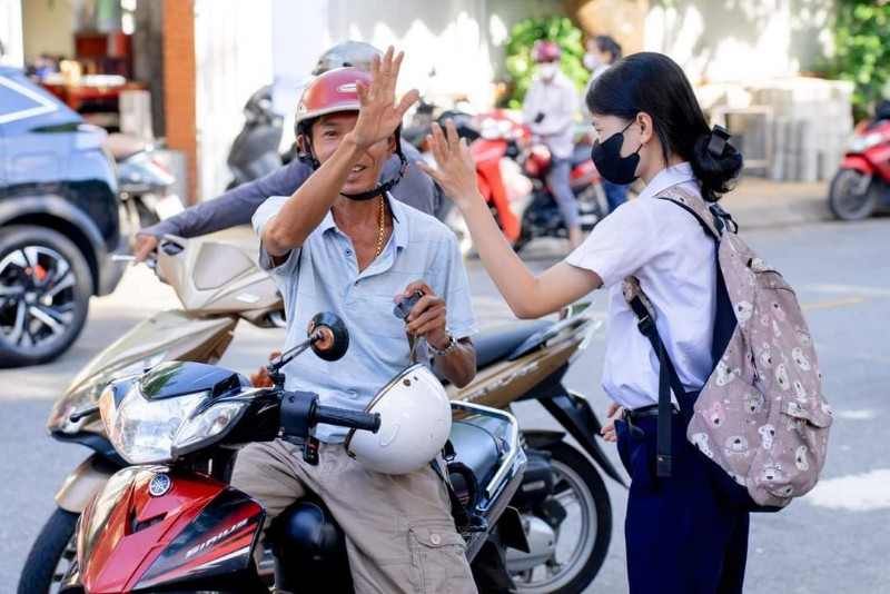 Lời chúc chiến thắng của một phụ huynh trong kỳ thi tuyển sinh vào lớp 10 THPT công lập năm học 2024 – 2025 tại Đà Nẵng. Lời chúc chiến thắng của một phụ huynh trong kỳ thi tuyển sinh vào lớp 10 THPT công lập năm học 2024 – 2025 tại Đà Nẵng.