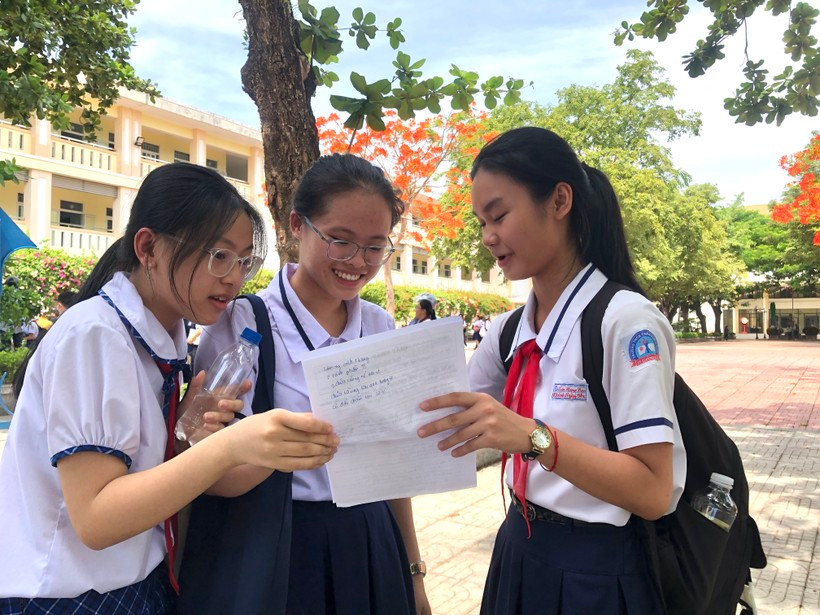 Thí sinh Quảng Ngãi tự tin với kết quả bài thi môn Ngữ văn. Thí sinh Quảng Ngãi tự tin với kết quả bài thi môn Ngữ văn.