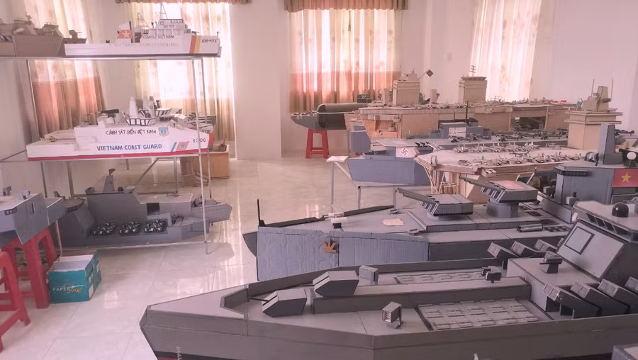 Một góc bộ sưu tập tàu chiến của Trịnh Tuấn Kiệt.