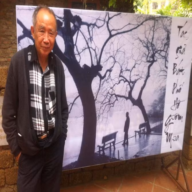 Chuyện về người kiếm tiền bằng “thơ” nhiều nhất Việt Nam - Ảnh 1