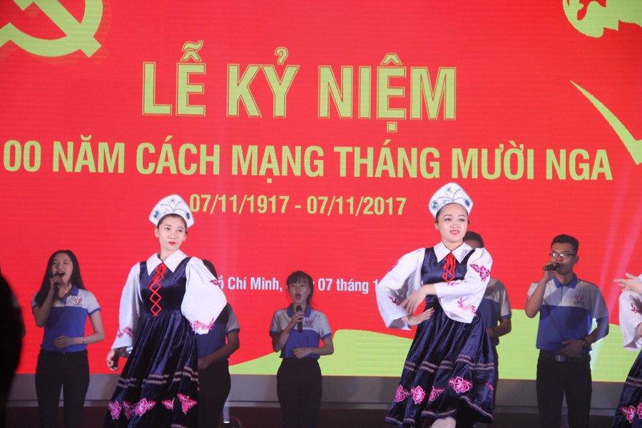 Tiết mục Kachiusa do sinh viên Trường ĐH Sư phạm Kĩ thuật TP.HCM thể hiện 