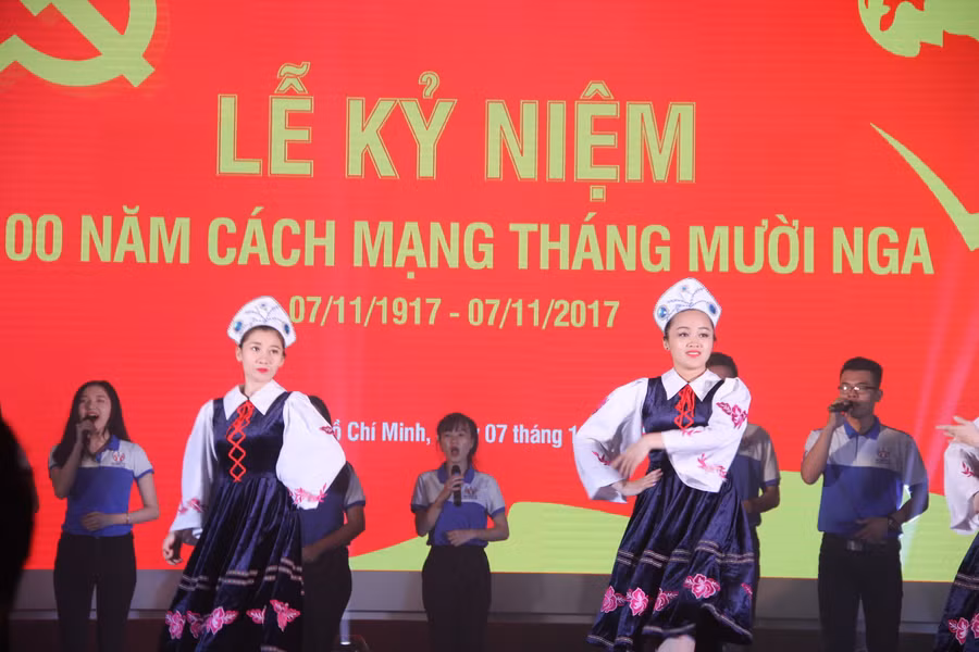 Tiết mục Kachiusa do sinh viên Trường ĐH Sư phạm Kĩ thuật TP.HCM thể hiện 