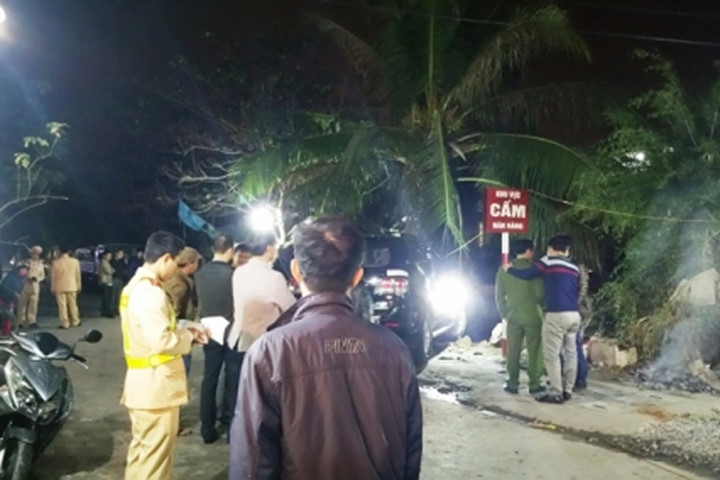 Ô tô mất lái lao vào "chợ cóc", 3 người thương vong