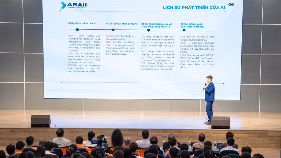 Diễn giả chia sẻ tại Hội thảo.