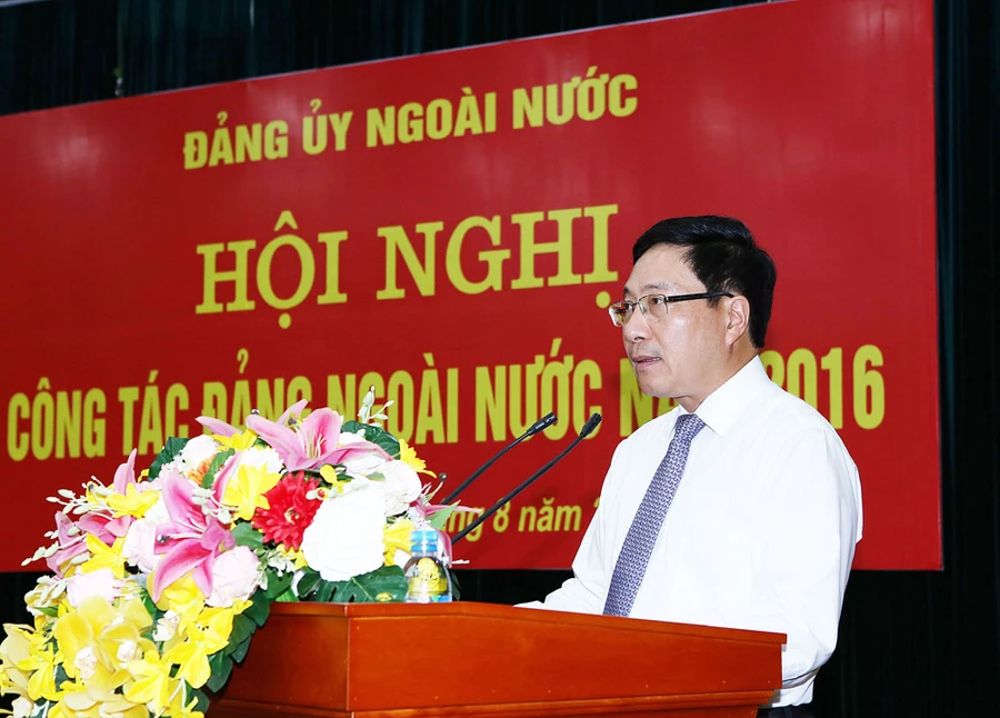 Phó Thủ tướng Phạm Bình Minh phát biểu chỉ đạo tại Hội nghị về công tác Đảng ngoài nước - Ảnh: VGP