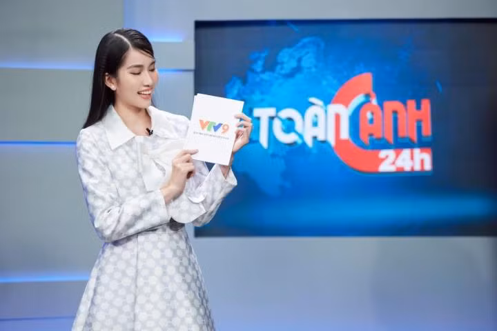 Lần đầu lên sóng, nàng hậu được đánh giá khá tốt về khả năng dẫn dắt và truyền đạt tin tức đến khán giả.