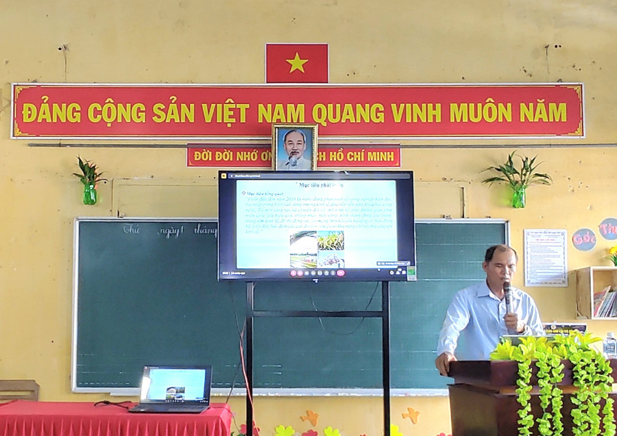 Báo cáo viên triển khai các nội dung tại Hội nghị bồi dưỡng chính trị hè 2023. Báo cáo viên triển khai các nội dung tại Hội nghị bồi dưỡng chính trị hè 2023.