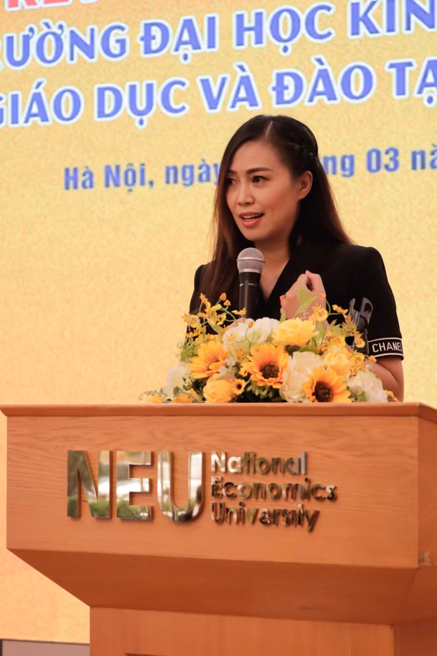 Bà Nguyễn Ngọc Lan, Chủ tịch Tập đoàn Atlantic phát biểu tại lễ ký kết