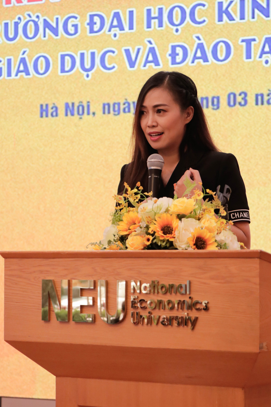 Bà Nguyễn Ngọc Lan, Chủ tịch Tập đoàn Atlantic phát biểu tại lễ ký kết