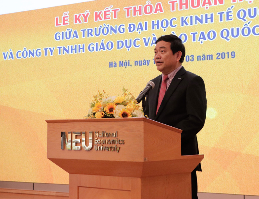 GS.TS Trần Thọ Đạt, Hiệu trưởng trường KTQD phát biểu tại lễ ký kết