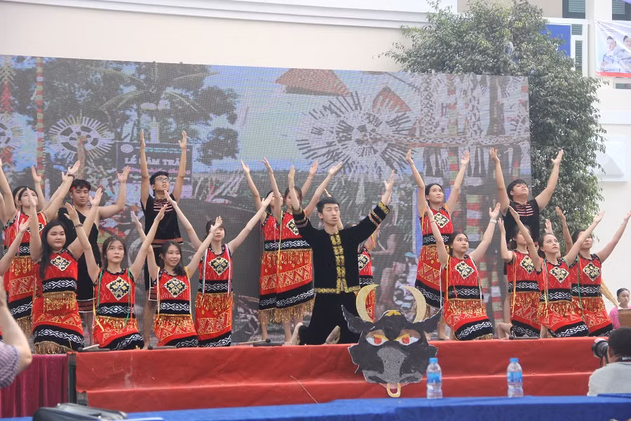 Học sinh lớp 12D3 có 2 tuần để chuẩn bị cho tiết mục Học sinh lớp 12D3 có 2 tuần để chuẩn bị cho tiết mục