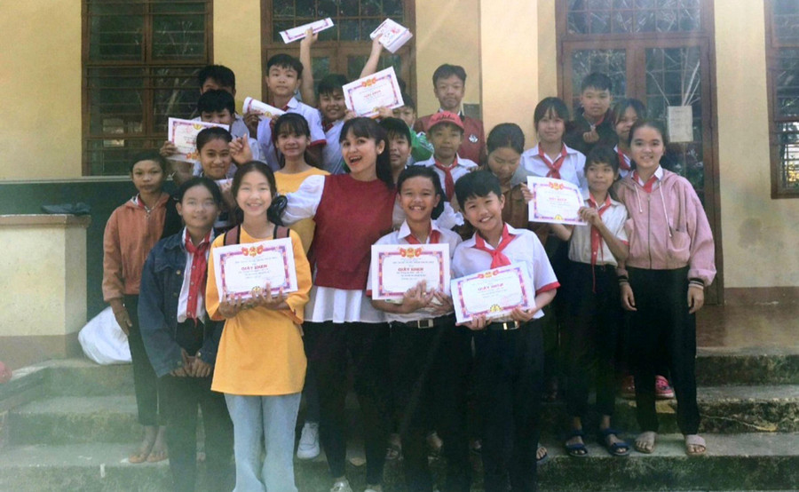 Niềm vui lớn nhất của cô Trinh là học sinh đến trường đầy đủ.