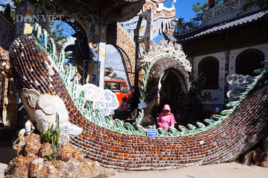 Ngoi chua co kien truc la va doc dao bac nhat Viet Nam