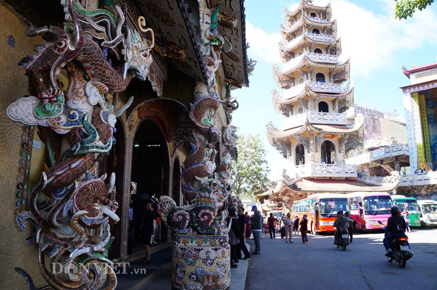 Ngoi chua co kien truc la va doc dao bac nhat Viet Nam