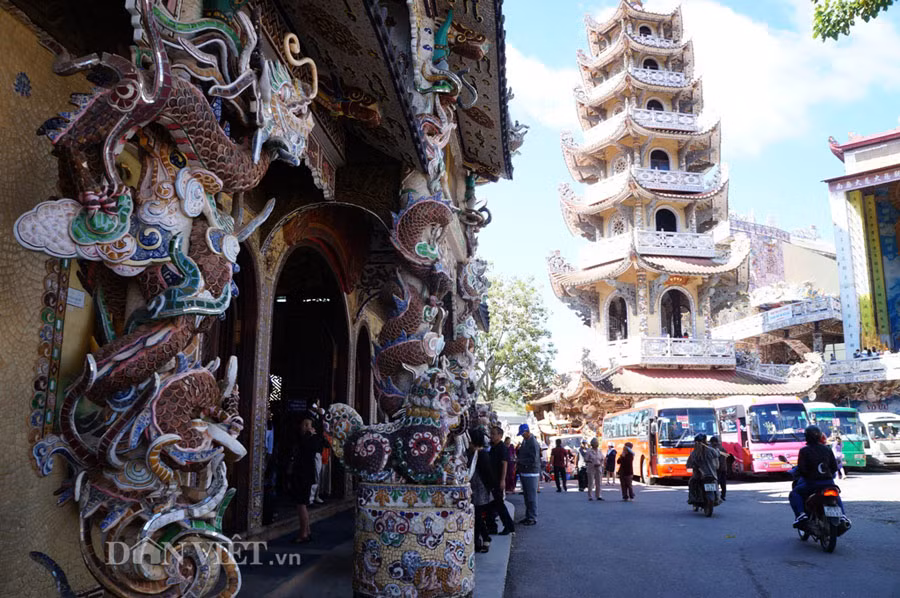 Ngoi chua co kien truc la va doc dao bac nhat Viet Nam