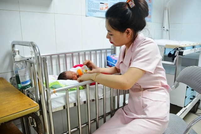 Cháu bé được chăm sóc đặc biệt