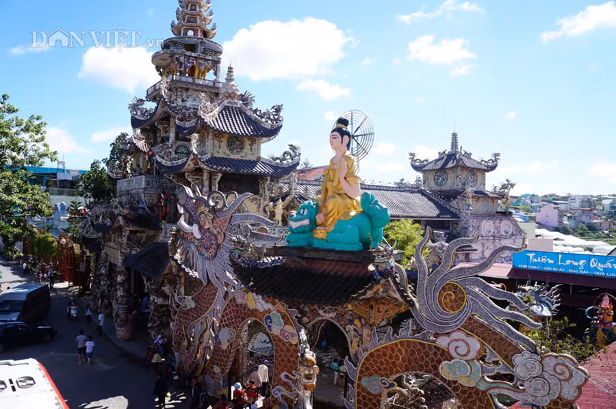 Ngoi chua co kien truc la va doc dao bac nhat Viet Nam