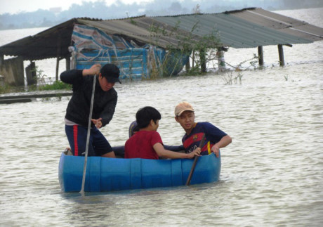 Rùng mình cảnh trẻ con Rung minh canh tre con