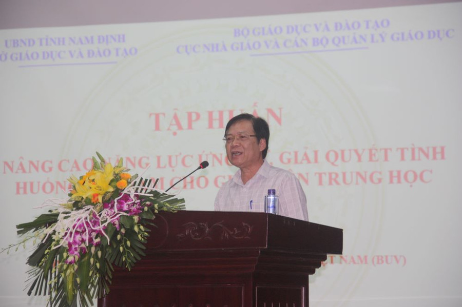 Ông Cao Xuân Hùng, Giám đốc Sở GD&ĐT Nam Định phát biểu tại buổi tập huấn