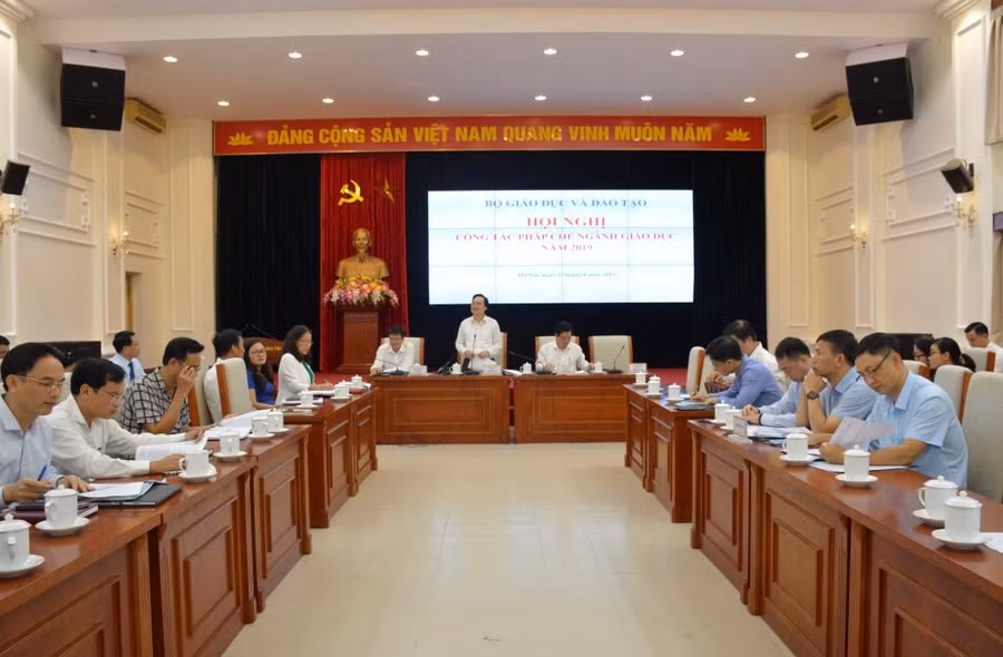 Các đại biểu dự hội nghị công tác pháp chế ngành Giáo dục năm 2019