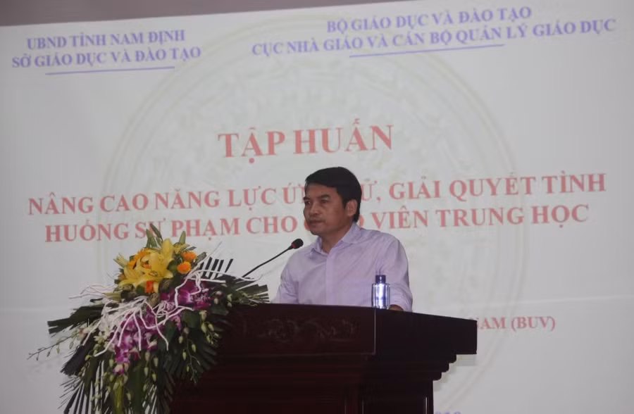 TS Phạm Tuấn Anh – Phó Cục trưởng Cục Nhà giáo và Cán bộ quản lý giáo dục phát biểu chỉ đạo tập huấn.