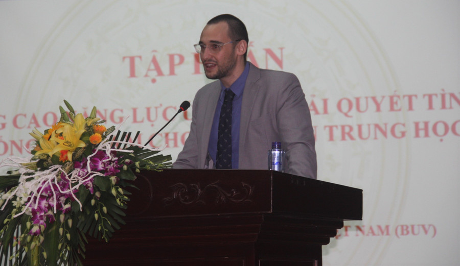 Ông Jasper Julian, GĐ trung tâm ngôn ngữ và phát triển Kỹ năng, ĐH Anh Quốc Việt Nam tham dự và phát biểu tại Khoá tập huấn Ông Jasper Julian, GĐ trung tâm ngôn ngữ và phát triển Kỹ năng, ĐH Anh Quốc Việt Nam tham dự và phát biểu tại Khoá tập huấn