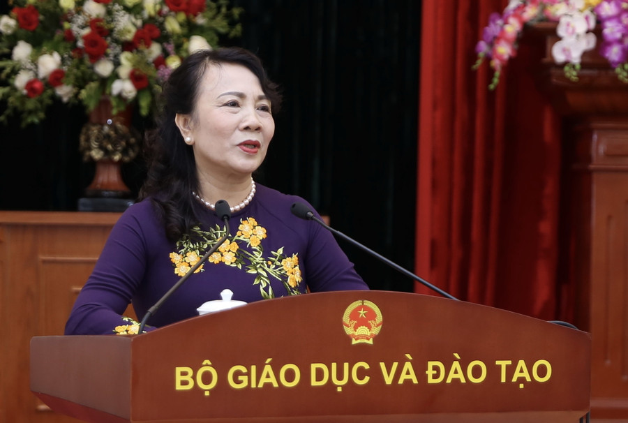 Thứ trưởng Nguyễn Thị Nghĩa phát biểu tại lễ chia tay