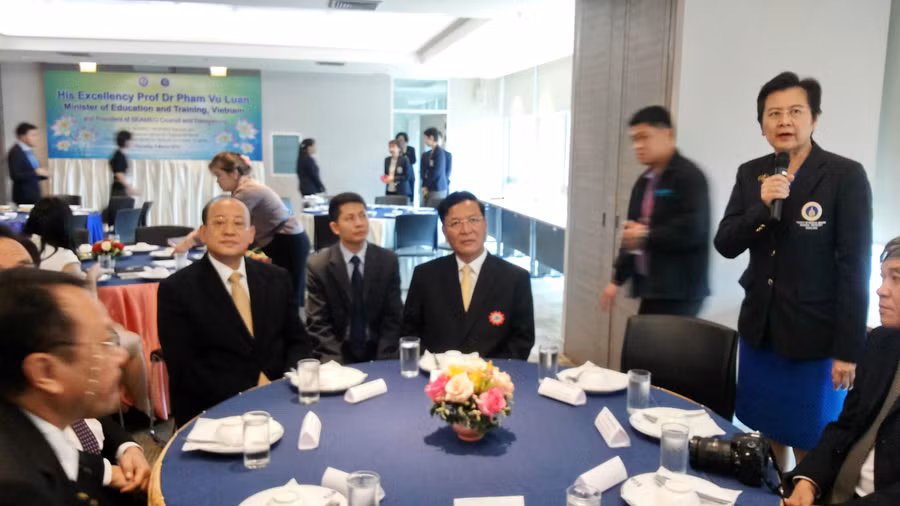 Lãnh đạo Mạng lười TROPMED báo cáo Bộ trưởng Phạm Vũ Luận tình hình hoạt động trong thời gian qua