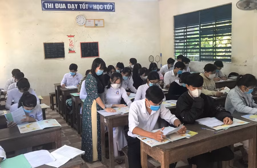 Cô Trịnh Thị Thùy Dương trong giờ dạy Địa lý.