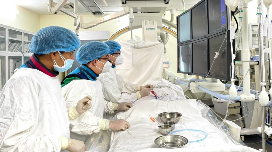 Bệnh viện Quân Y 175 kích hoạt quy trình báo động đột quỵ, chẩn đoán bệnh nhân S. đột quỵ nhồi máu não bán cầu trái giờ thứ 2. Bệnh viện Quân Y 175 kích hoạt quy trình báo động đột quỵ, chẩn đoán bệnh nhân S. đột quỵ nhồi máu não bán cầu trái giờ thứ 2.
