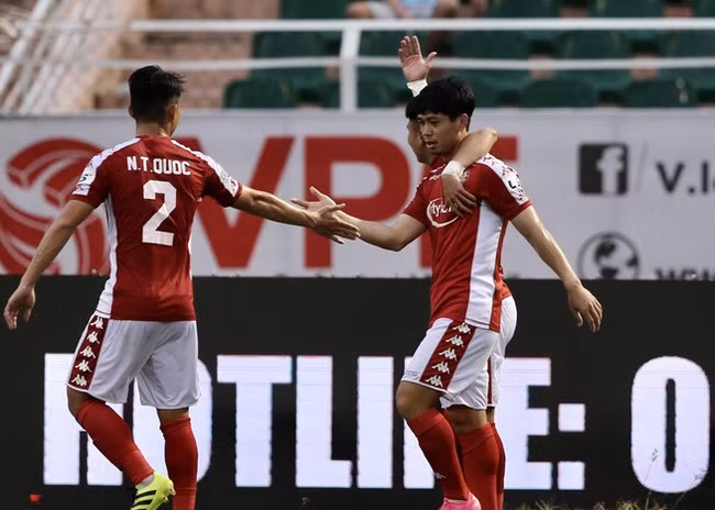 Công Phượng ghi 2 tuyệt phẩm giúp TPHCM thắng to ở vòng 12 V-League 2020.