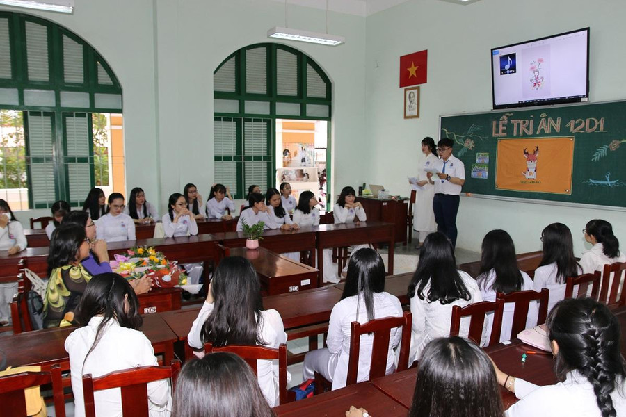 Lễ Tri ân trưởng thành Trường THPT Nguyễn Đình Chiểu (Tiền Giang) với sự tham gia của phụ huynh, giáo viên và học sinh. Lễ Tri ân trưởng thành Trường THPT Nguyễn Đình Chiểu (Tiền Giang) với sự tham gia của phụ huynh, giáo viên và học sinh.